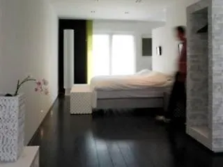 Homefeek Antwerp Hotel