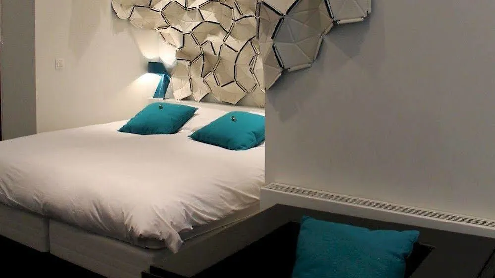 Homefeek Antwerp Hotel
